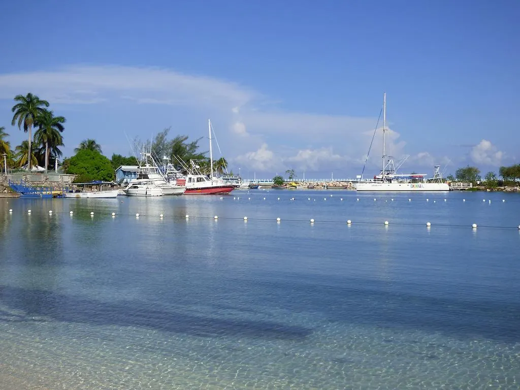 Beach Studio 4 Ocho Rios Apartment